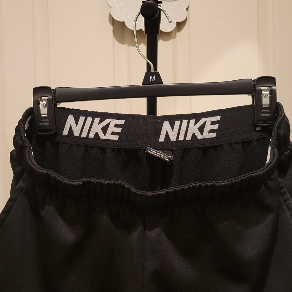 Men's size medium Nike drifit sweats.